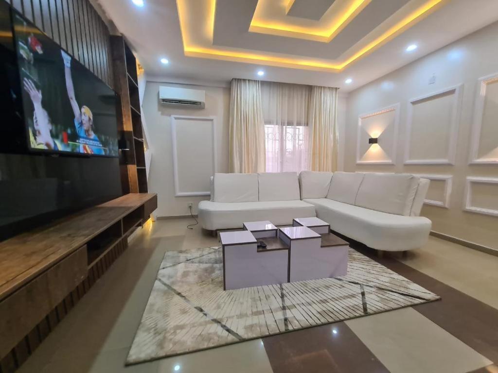 Beautiful 2 bedroom apartment Abuja - Housity