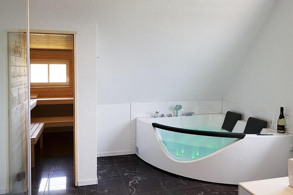 Schwarzwaldhaus24 - Ferienhaus mit Sauna, Whirlpool und Kamin - Housity