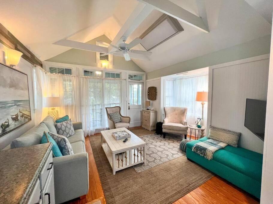 Ginger Cottage #11 - Steinhatchee Landing Resort - Housity