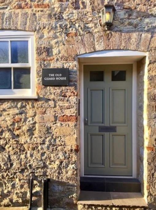 Stylish two bed flat, city centre, free parking - Housity