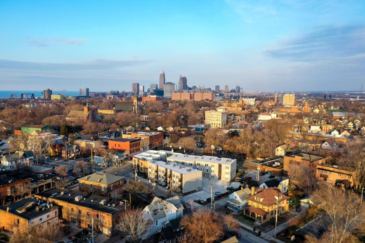 Luxury Condo 10 Minutes from First Energy Stadium C4 - Housity