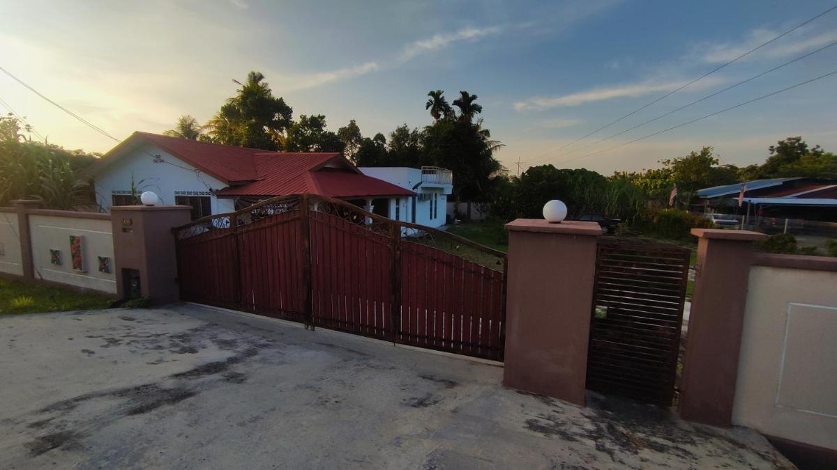 The White House @ Kundang Village - Housity