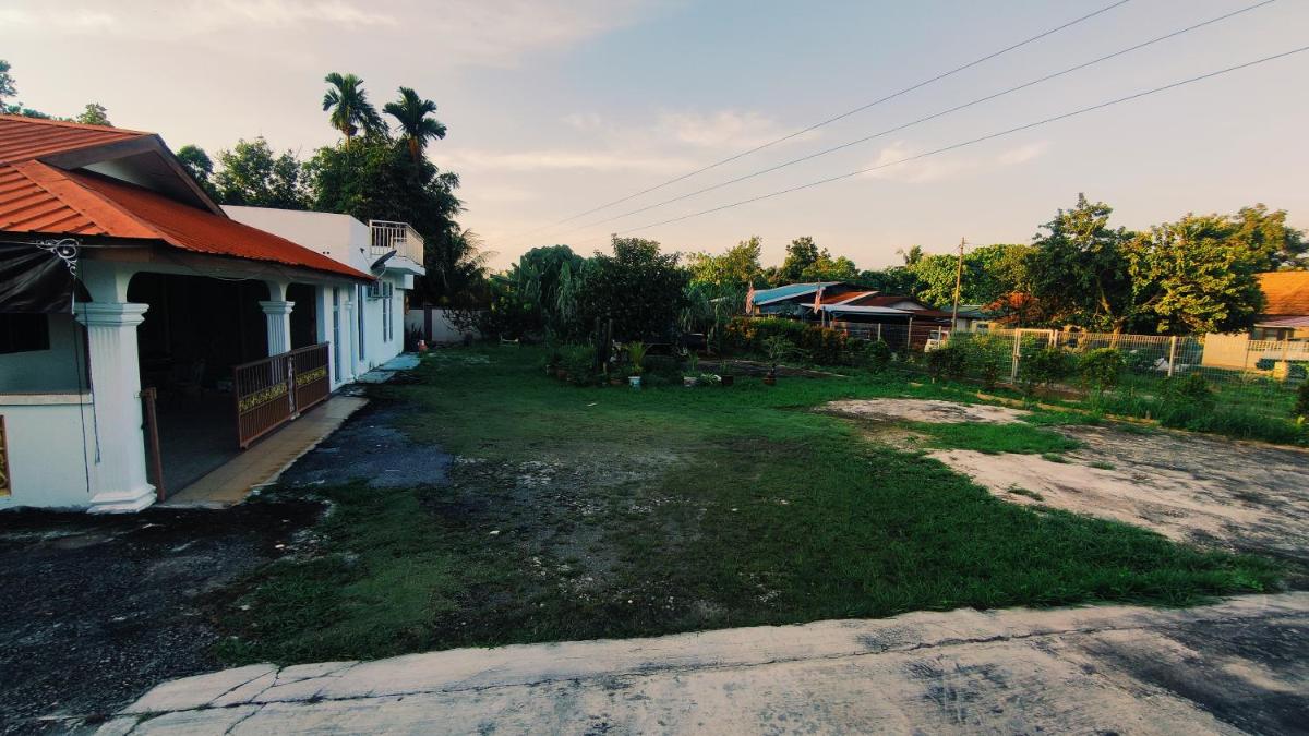 The White House @ Kundang Village - Housity