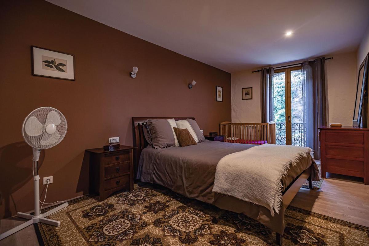 Sundrenched Relais de Poste in Serdinya - Housity