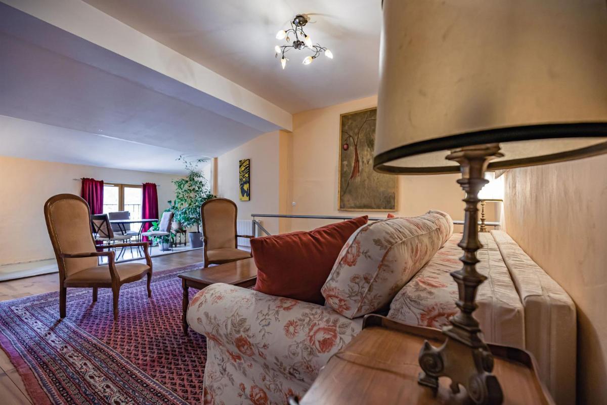 Sundrenched Relais de Poste in Serdinya - Housity