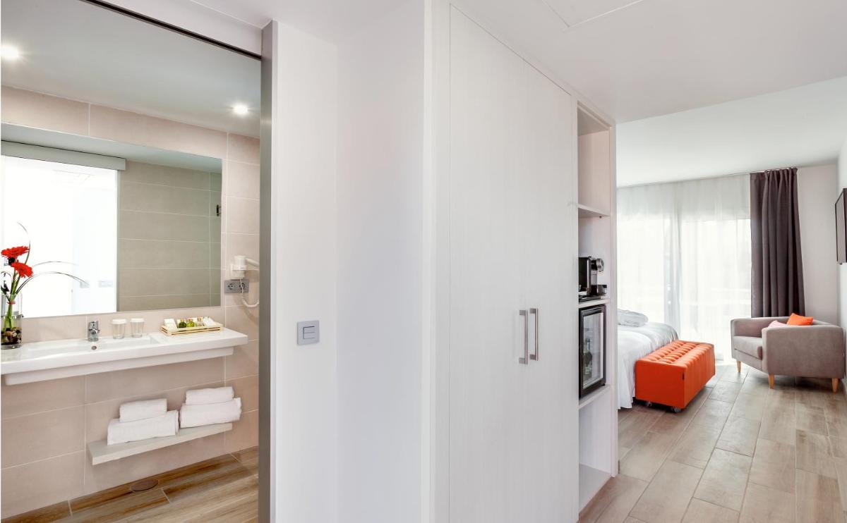 Un baño de Barceló Corralejo Sands