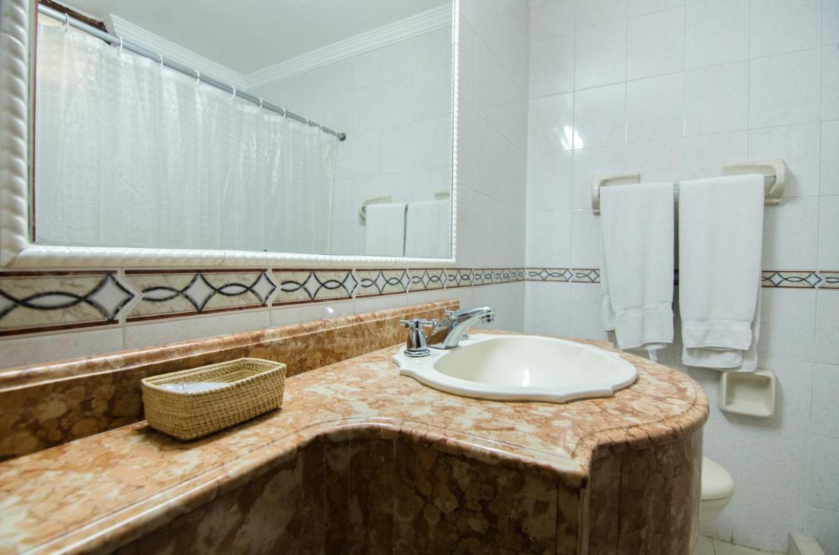 Hotel Majestic - Housity