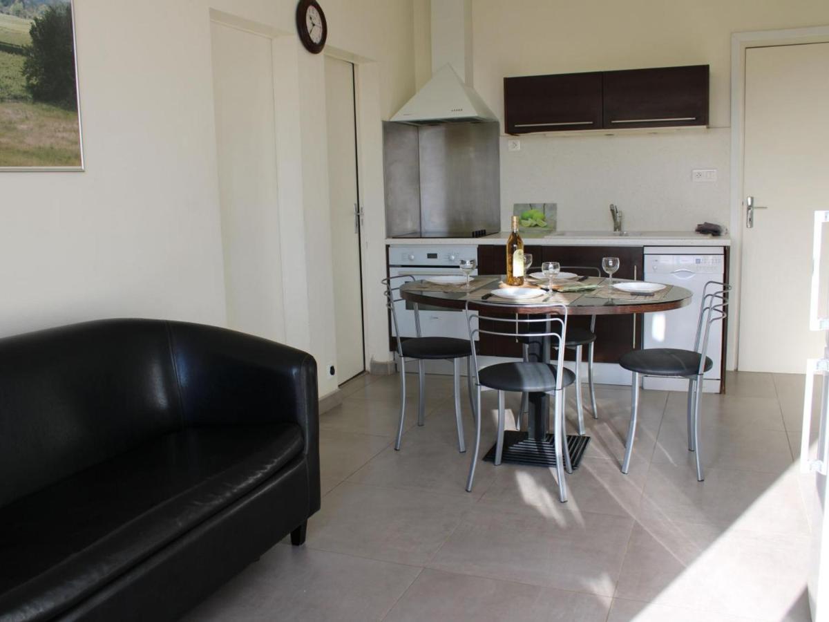 Gîte Saint-Même-les-Carrières, 3 pièces, 4 personnes - FR-1-653-193 - Housity