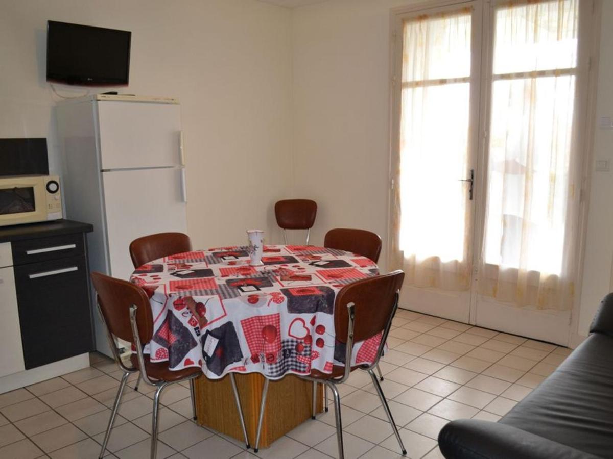 Gîte Saint-Même-les-Carrières, 3 pièces, 4 personnes - FR-1-653-173 - Housity