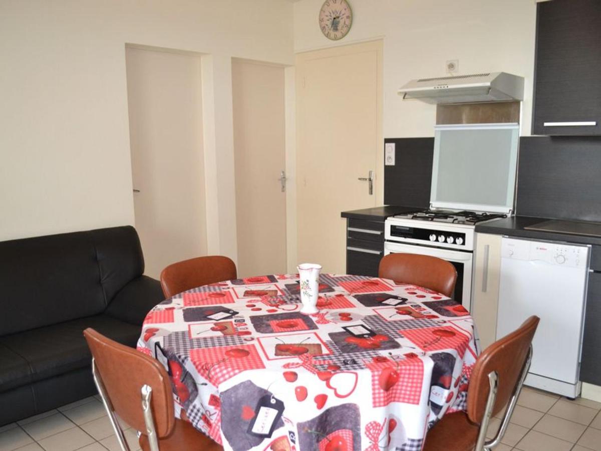 Gîte Saint-Même-les-Carrières, 3 pièces, 4 personnes - FR-1-653-173 - Housity