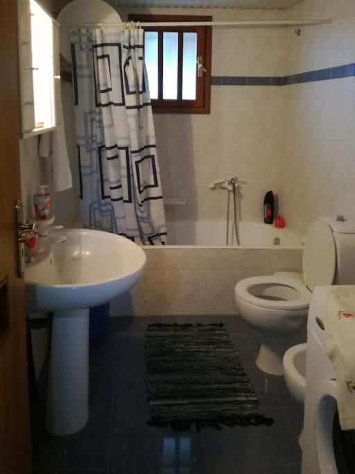 Family home with Private Garden near the Beach - Housity