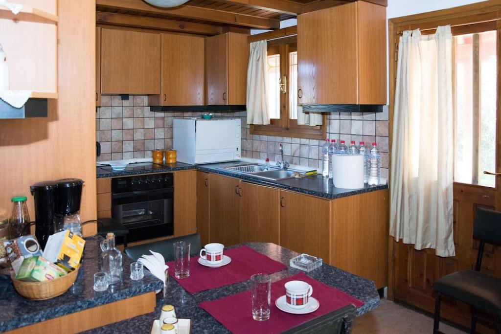 Family home with Private Garden near the Beach - Housity
