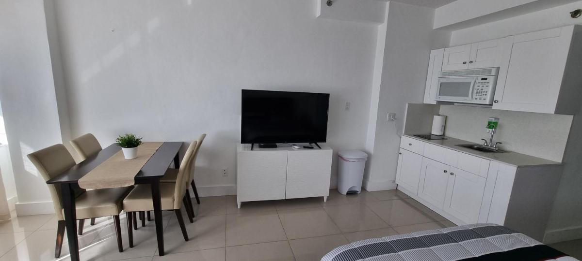 Beach Front Studio Miami Beach - Housity