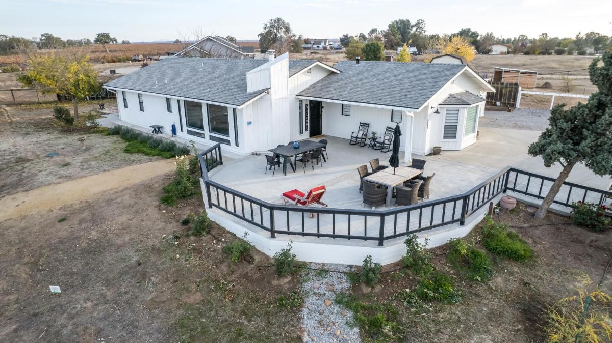 Vino View Farmhouse - Housity