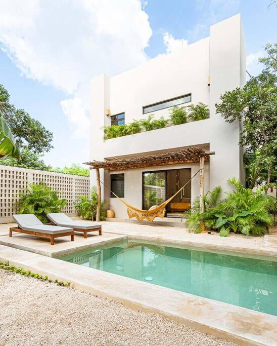 Suitetrails - Stunning New Villa w/ Private Garden & Pool