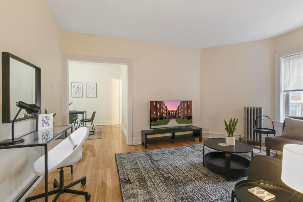 Cozy 1BR Apartment in Rogers Park - Touhy 2W - Housity