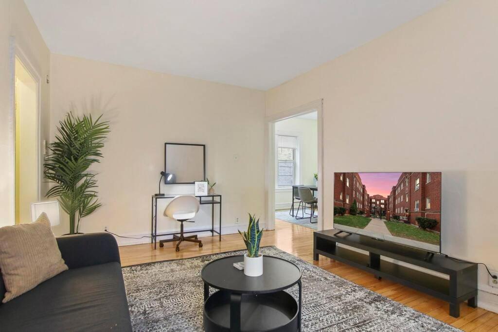 Cozy 1BR Apartment in Rogers Park - Touhy 2W - Housity
