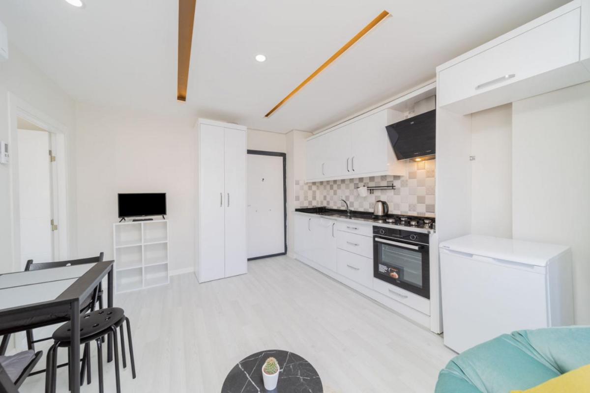 Charming Home with Balcony in Muratpasa - Hizvo