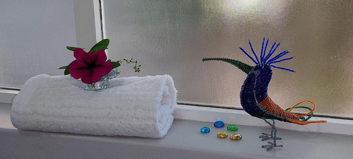 MaeStorm Gardens Relax:Reload:Refresh Private room in nature lodge - Housity