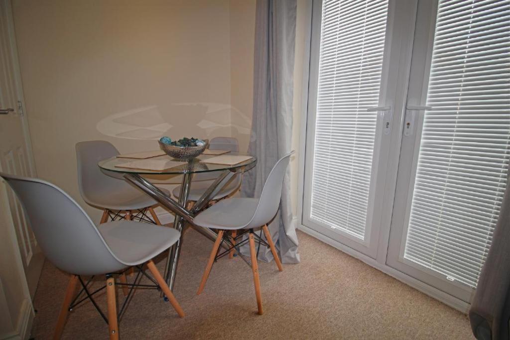 Modern Four Bedroomed Townhouse - Housity