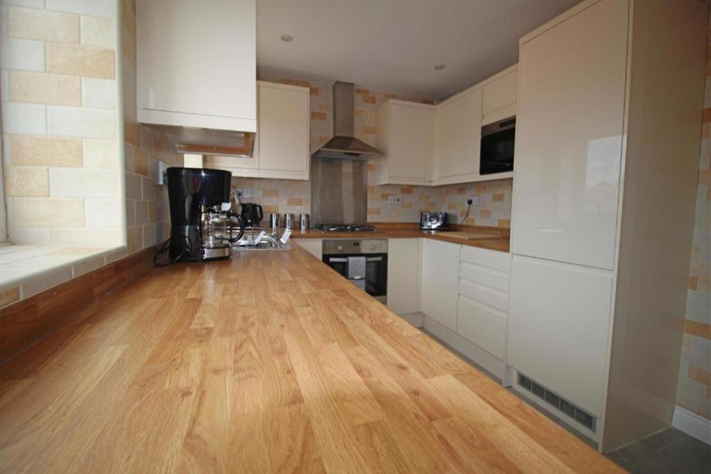 Modern Four Bedroomed Townhouse - Housity