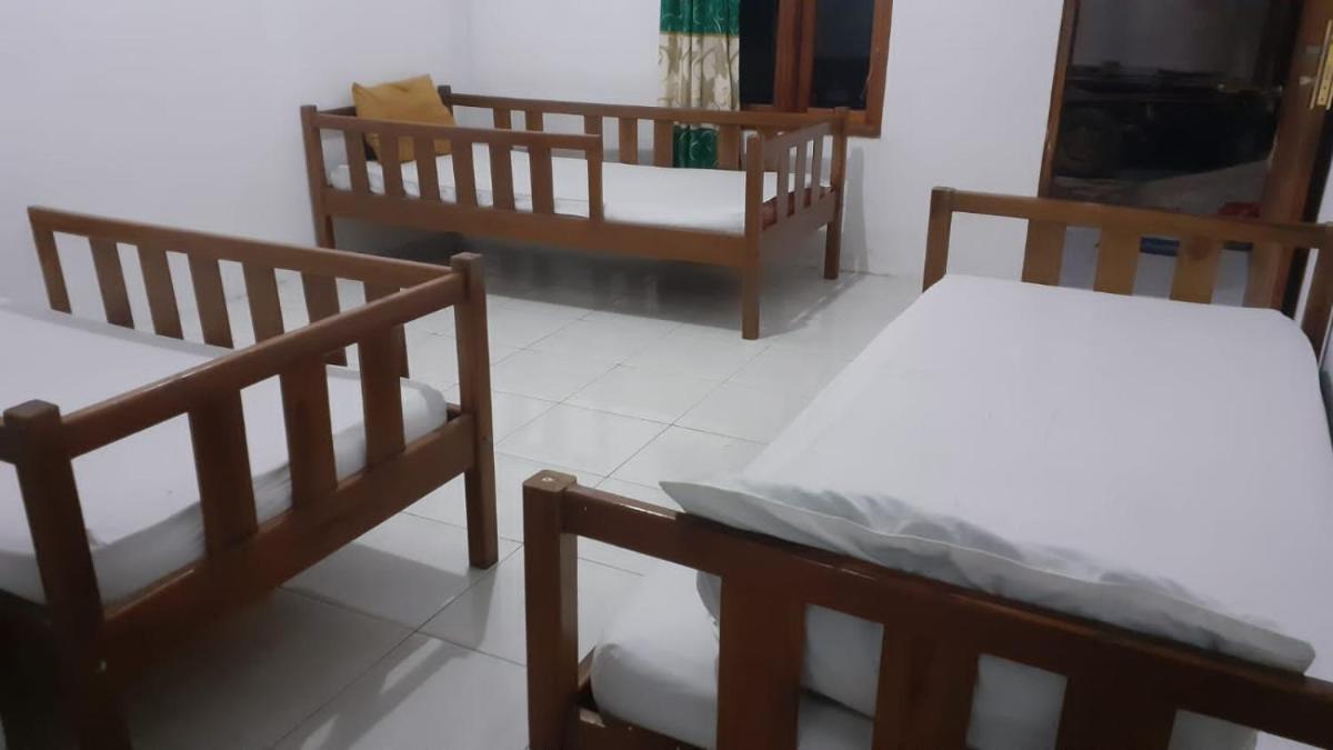 FLORES One Love Homestay and KOMODO Tour - Housity