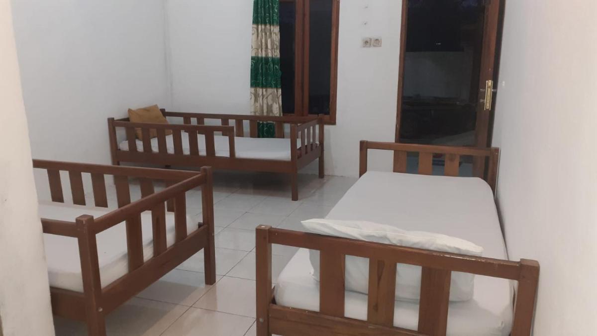FLORES One Love Homestay and KOMODO Tour - Housity