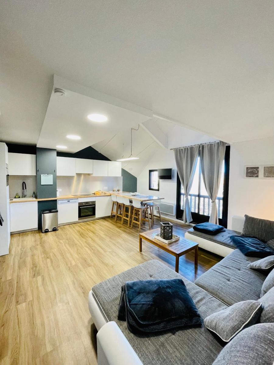 TRIPLEX 8 COUCHAGES - BONASCRE AX LES THERMES - Housity