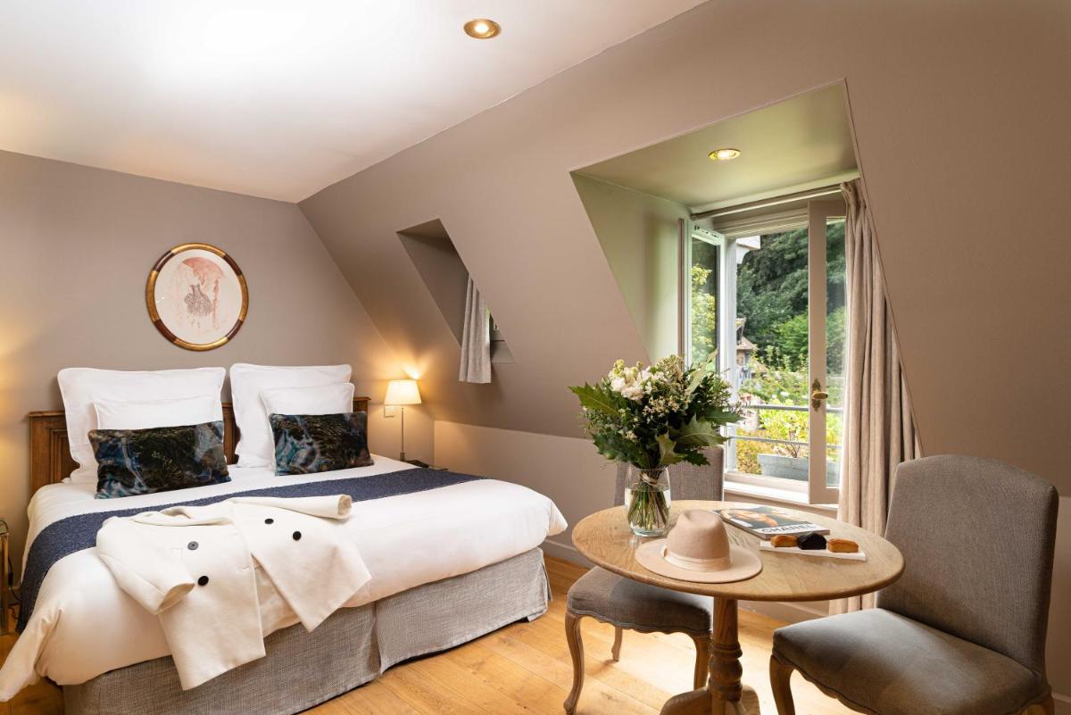 Un ou plusieurs lits dans un hébergement de l'établissement La Ferme Saint Simeon Hotel & Spa - Relais & Chateaux