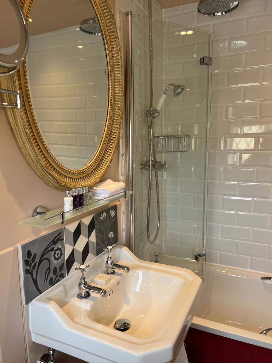 The Broadway Hotel - Housity