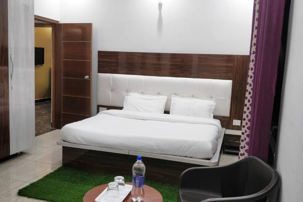 Heavenly Holiday Villa - with parking - Housity