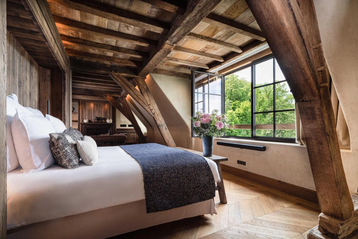 Un ou plusieurs lits dans un hébergement de l'établissement La Ferme Saint Simeon Hotel & Spa - Relais & Chateaux