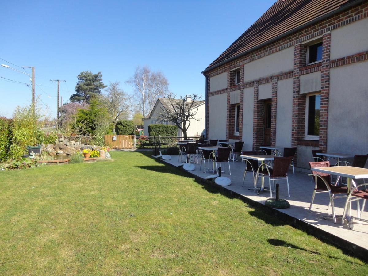 Jardin de l'établissement Logis Hotel Le Nuage