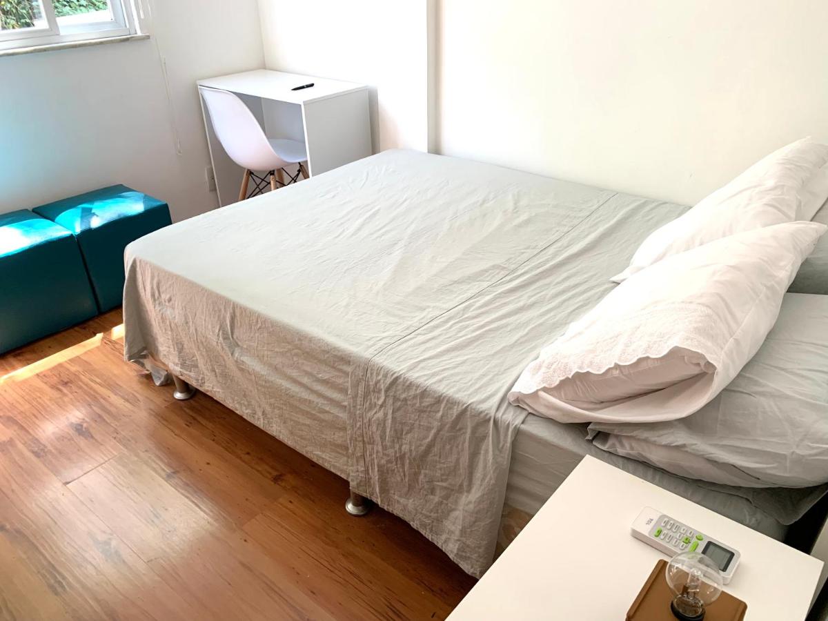 Quarto-sala com WiFi em rua tranquila de Botafogo - Housity