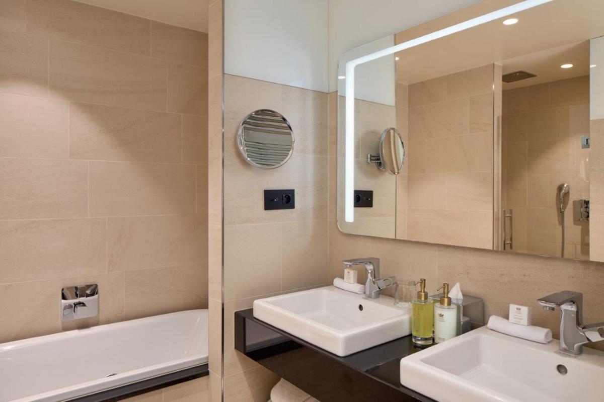 Salle de bains dans l'établissement Maison Albar - Le Pont-Neuf