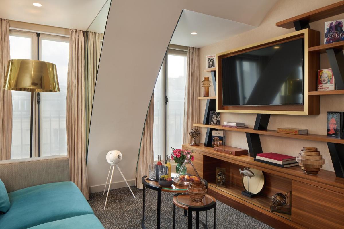Télévision ou salle de divertissement dans l'établissement Maison Albar - Le Pont-Neuf