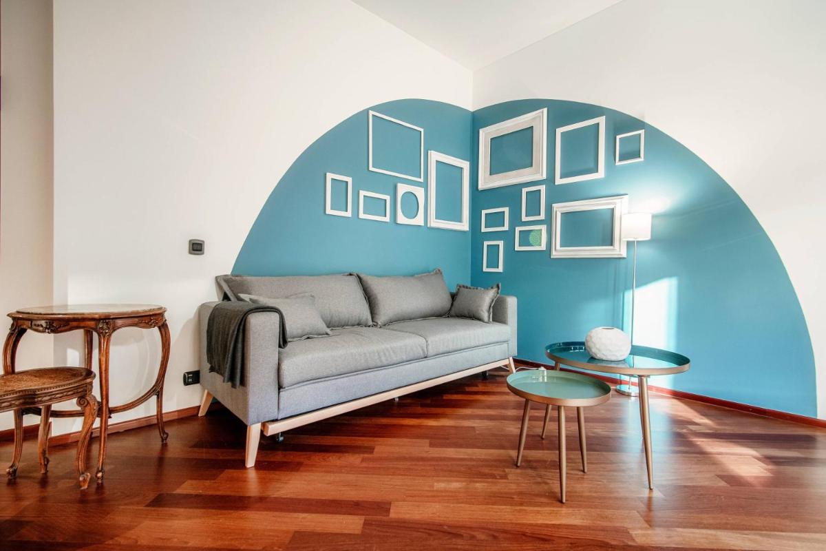 Blue Mood - by MyHomeInComo - Housity