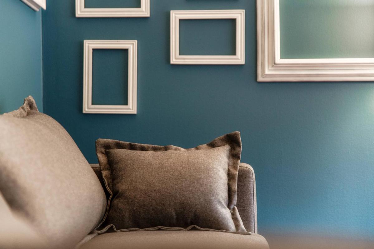 Blue Mood - by MyHomeInComo - Housity