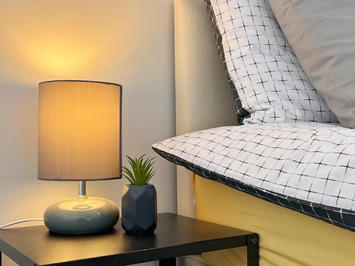 Cheerful 3 bedroom home with Netflix and Wi-Fi - Housity