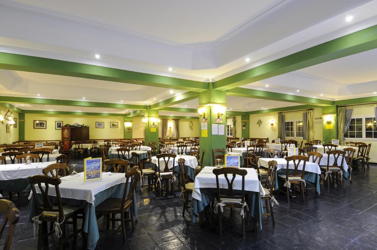 Un restaurante o sitio para comer en Hotel GHM Monachil