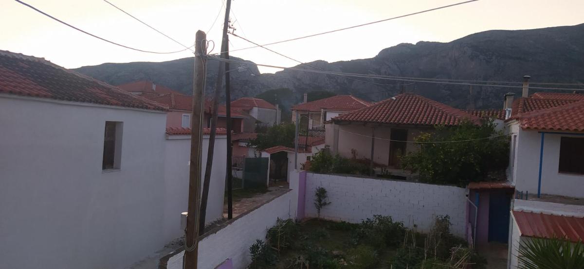 Traditional stone house Vrisi - Housity
