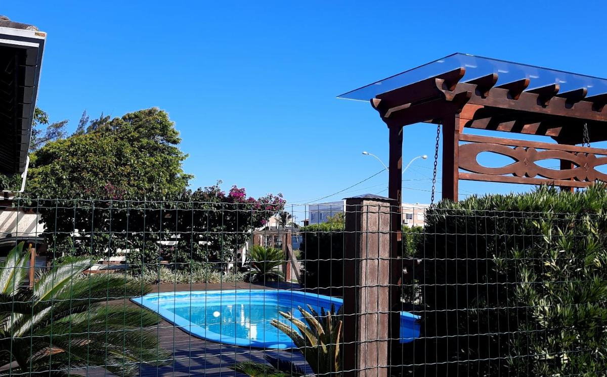 Linda Casa Temporada com Piscina - Housity