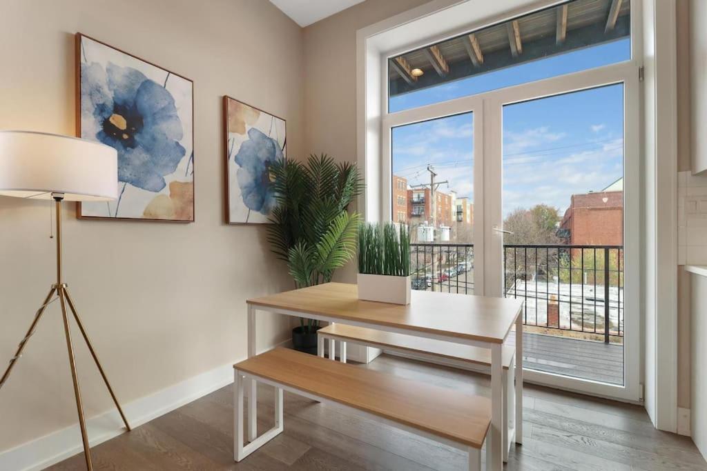Chic Bucktown 2BR Apt w/ In-Unit Laundry - Housity
