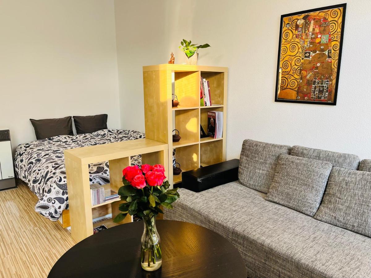 Lovely nest! Just beside SCHÖNBRUNN PALACE and ZOO! - Housity