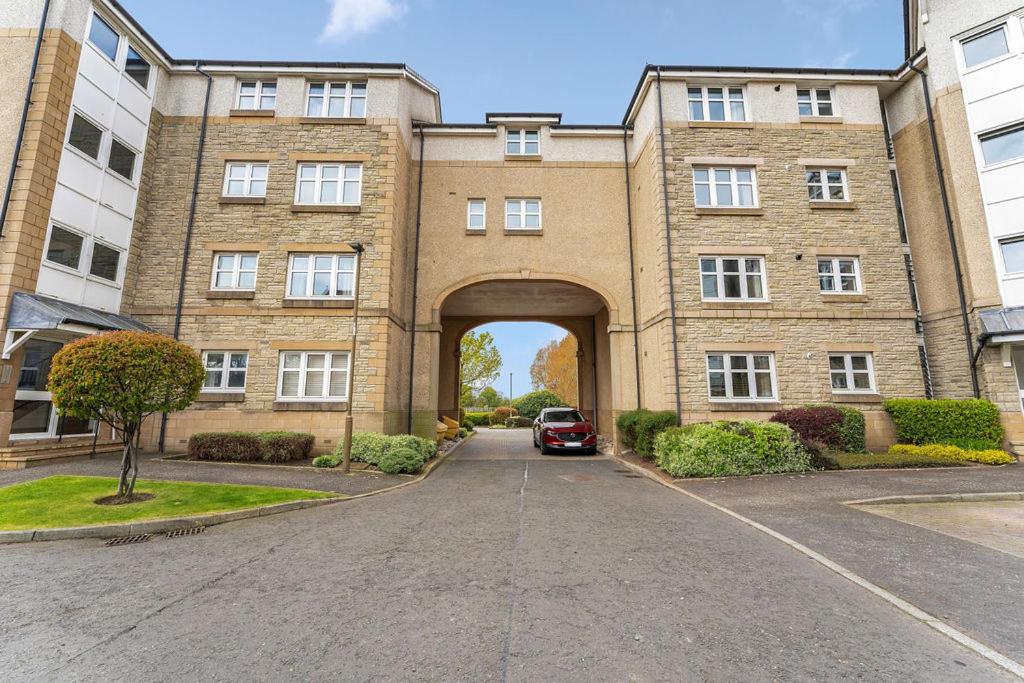 Modern 1BR flat - free parking + lift - Housity