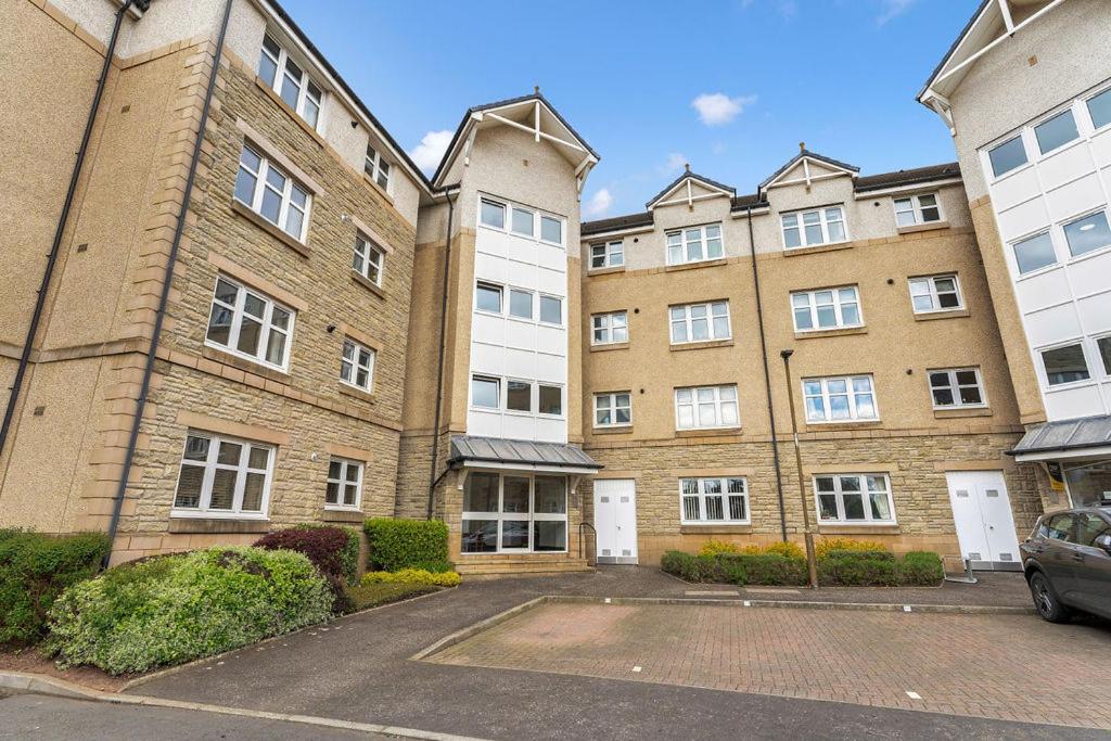 Modern 1BR flat - free parking + lift - Housity