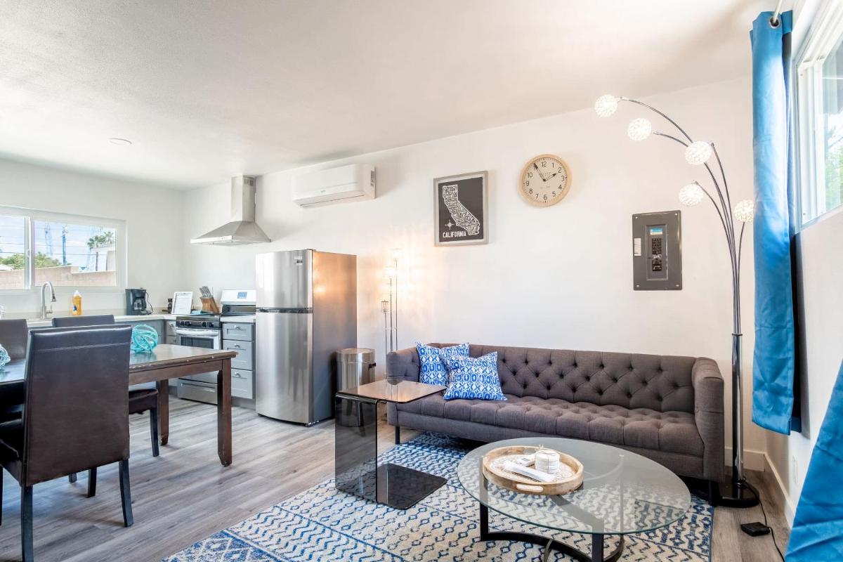 Pet Friendly, 40 min to Downtown LA, AC, Smart TV - Housity