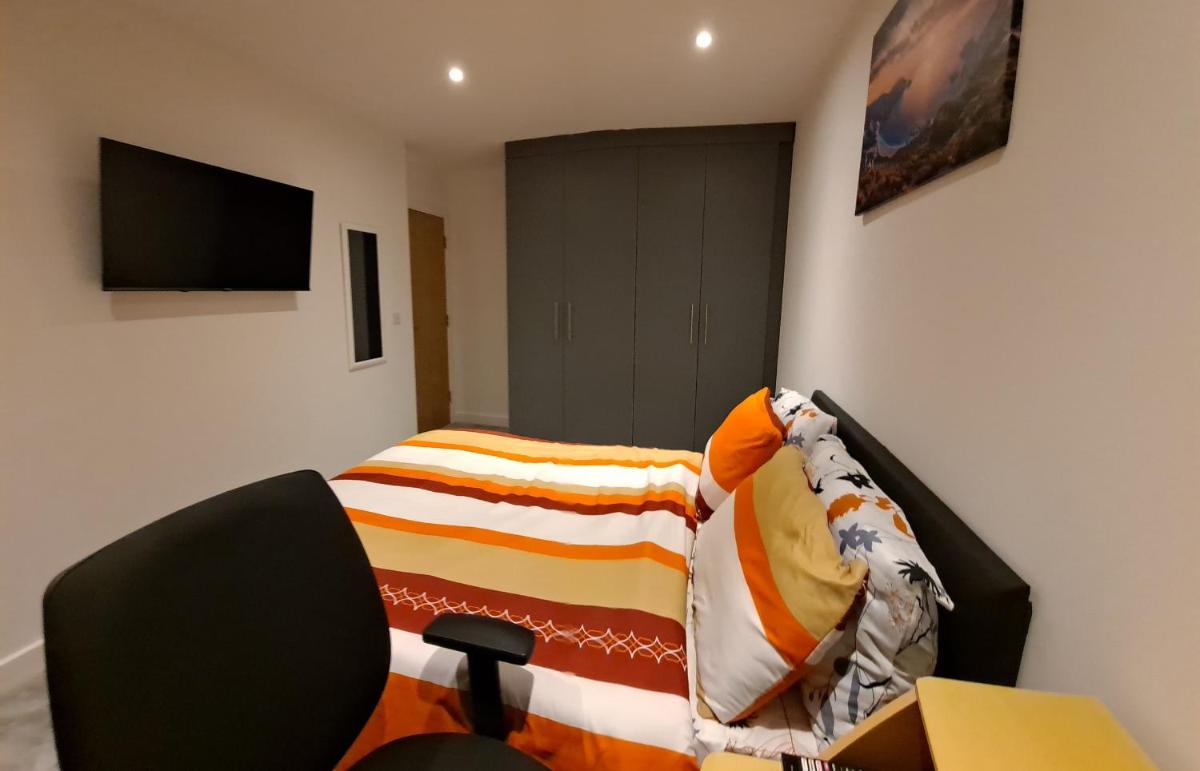 Modern Bedrooms in a House - Housity