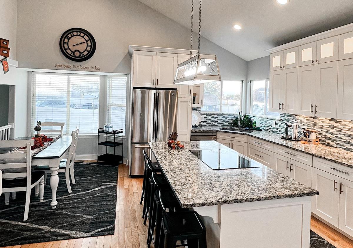 Family Home Near Downtown, Ski Resorts & Airport - Housity