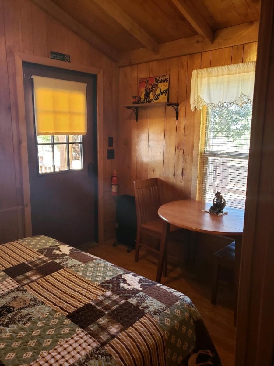 Stampede Cabin 1 w/Hot Tub - Housity